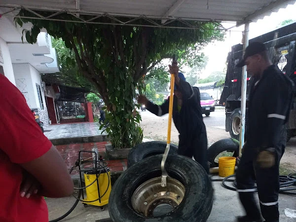ASISTECTIRE - LLANTERIA - VENTA DE LLANTAS - BATERIAS- LUBRICANTES