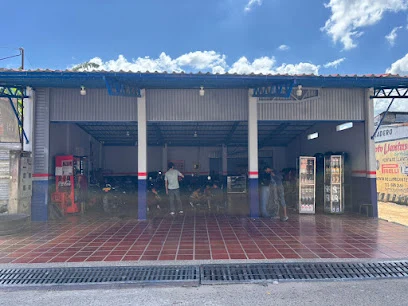 Montallantas y Parqueadero El Llanero